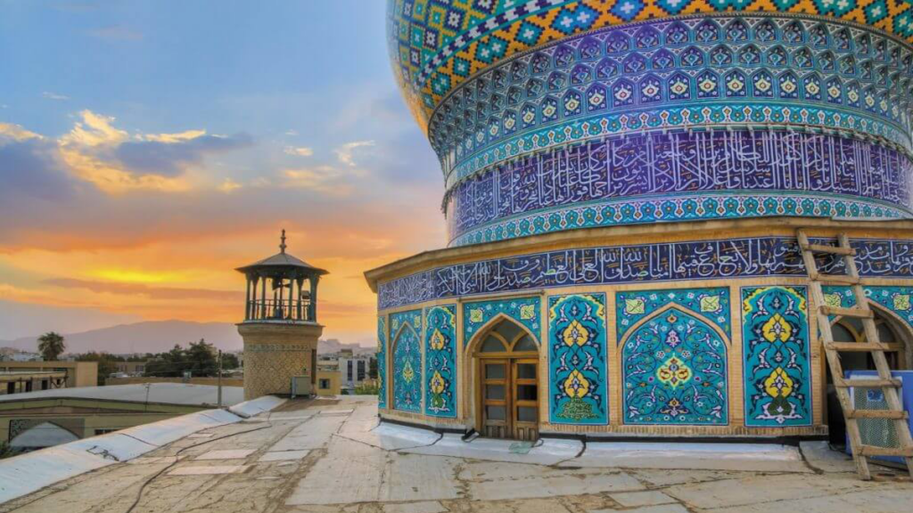 حرم حضرت علی‌بن حمزه (ع)؛ نگین تاریخ مذهبی و شاهکار آینه‌کاری در شیراز